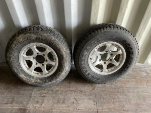  Used wheel and tire set